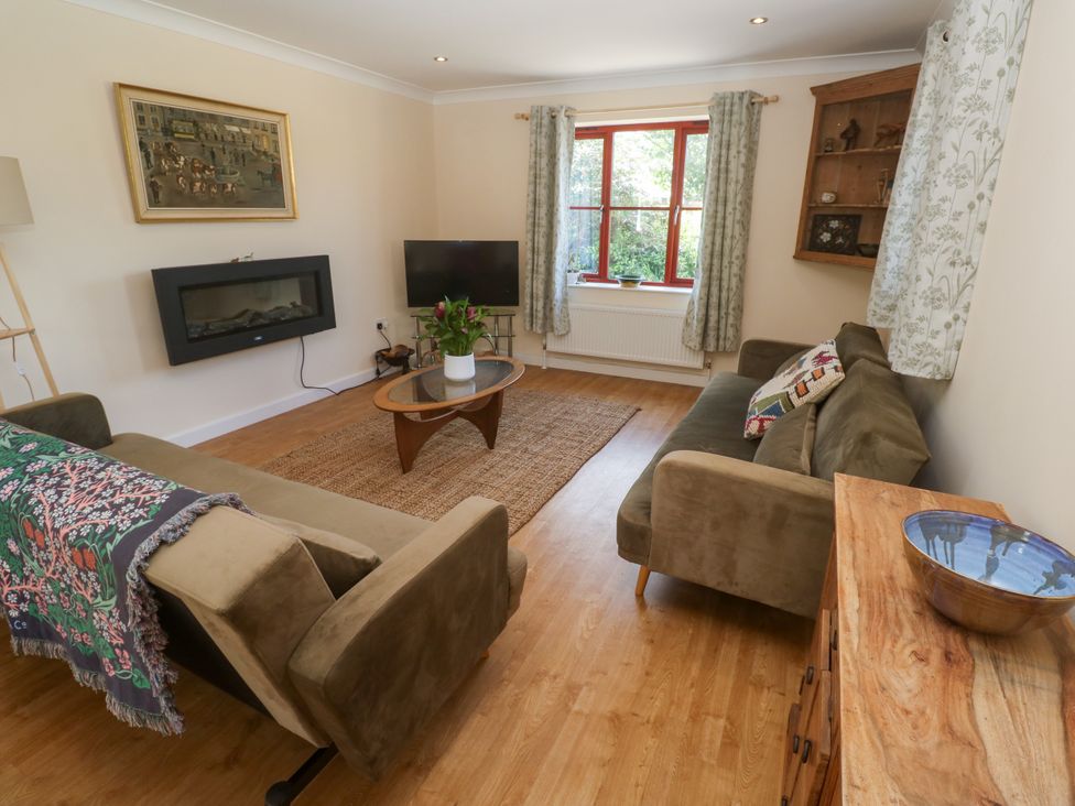 A living room with a television and a coffee table at Yonde View Camborne