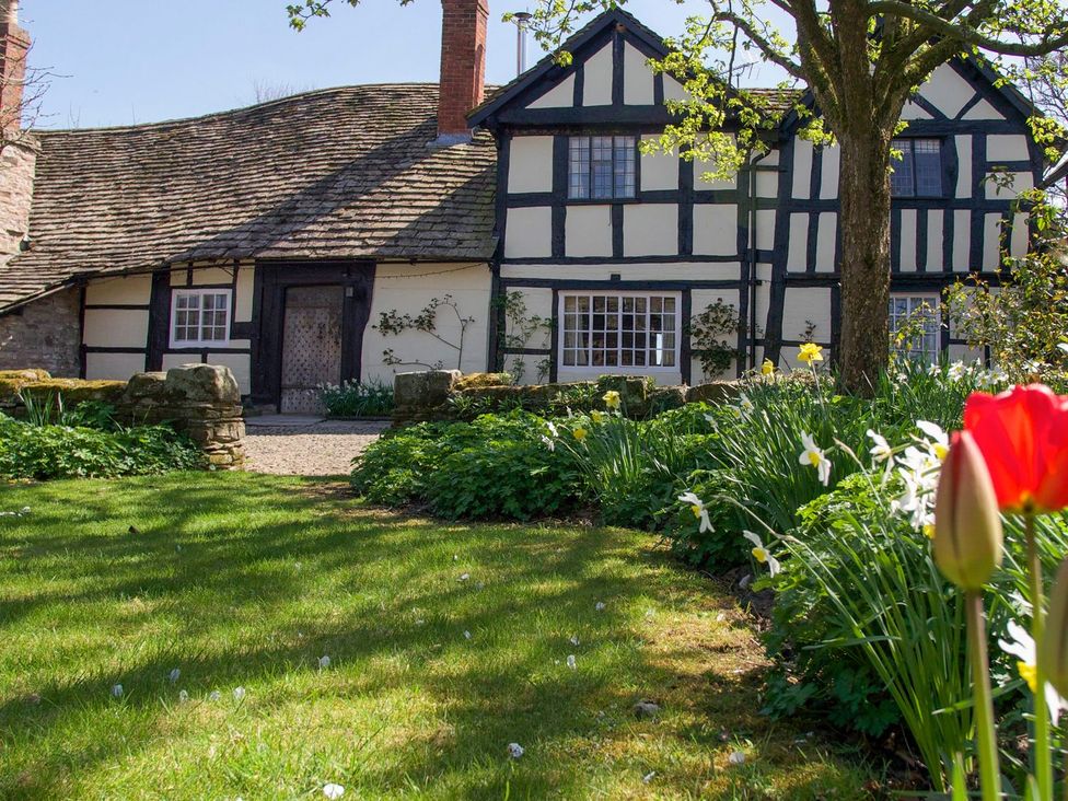 A house with garden and flower beds at The Old Barn in Hereford