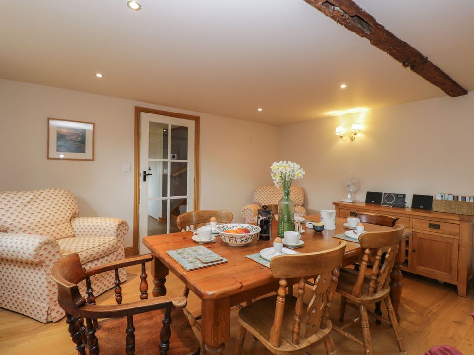 A dining room with a table and chairs at The Old Barn in Hereford