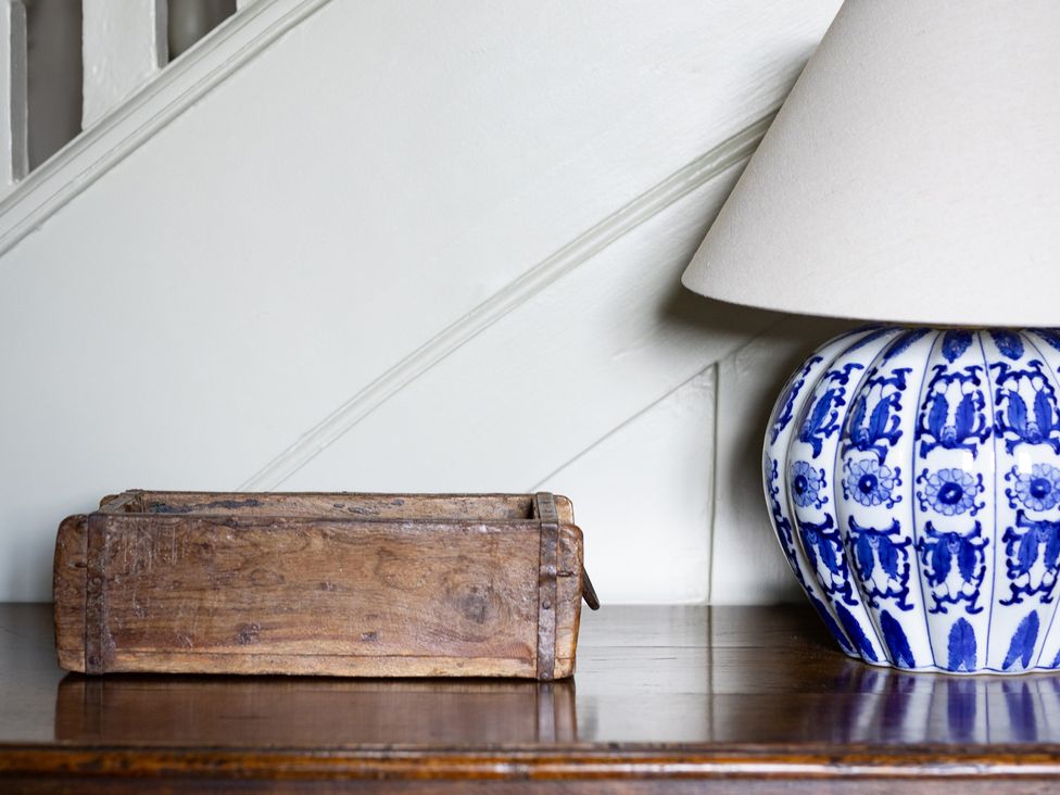 A wooden box and a lamp on a table in the living room at Ambersham House Midhurst