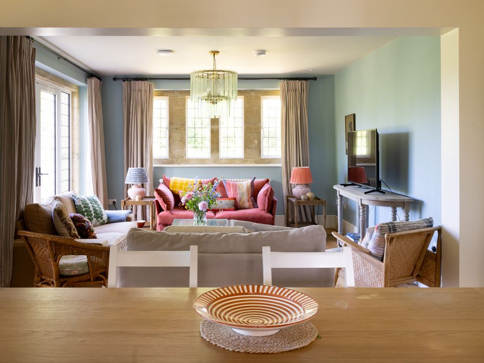 A living room with sofas and a television at Costers Lodge in Midhurst