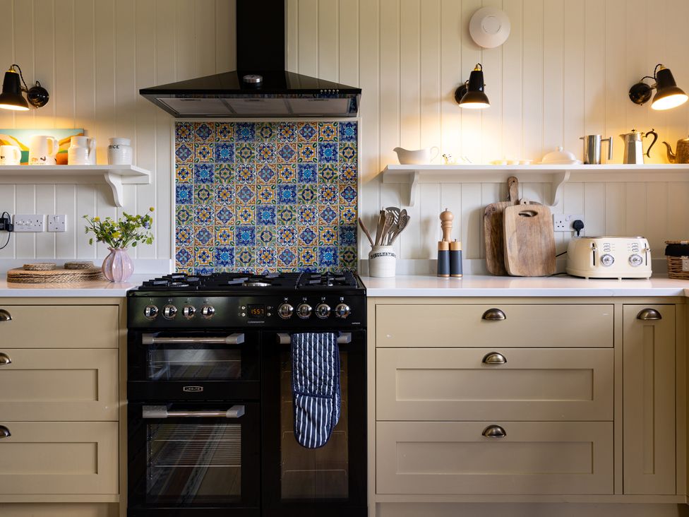 A kitchen with a stove and oven at Costers Lodge in Midhurst