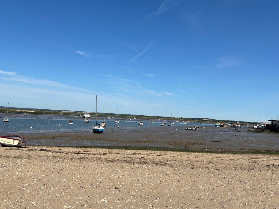 A view of boats in water at low tide at Oakwood Annexe Colchester