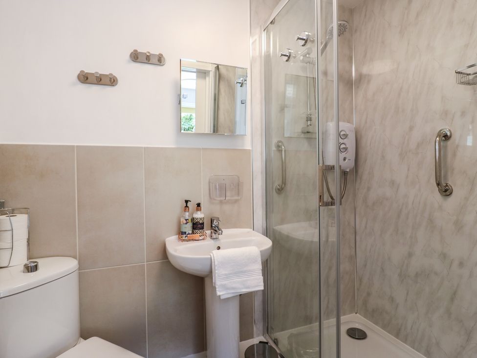 A bathroom with a shower, toilet, and sink at Oakwood Annexe in Colchester