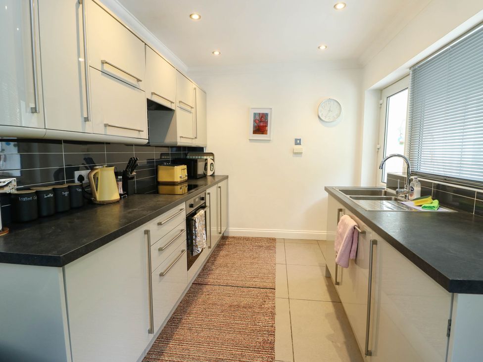 A kitchen with cabinets and appliances at Dyffryn in Betws-Y-Coed