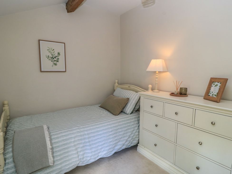 A bedroom with a bed and chest of drawers at 2 The Gardens Lechlade