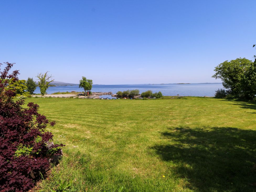 A view of a lake and grassy area at Mayfly Cottage