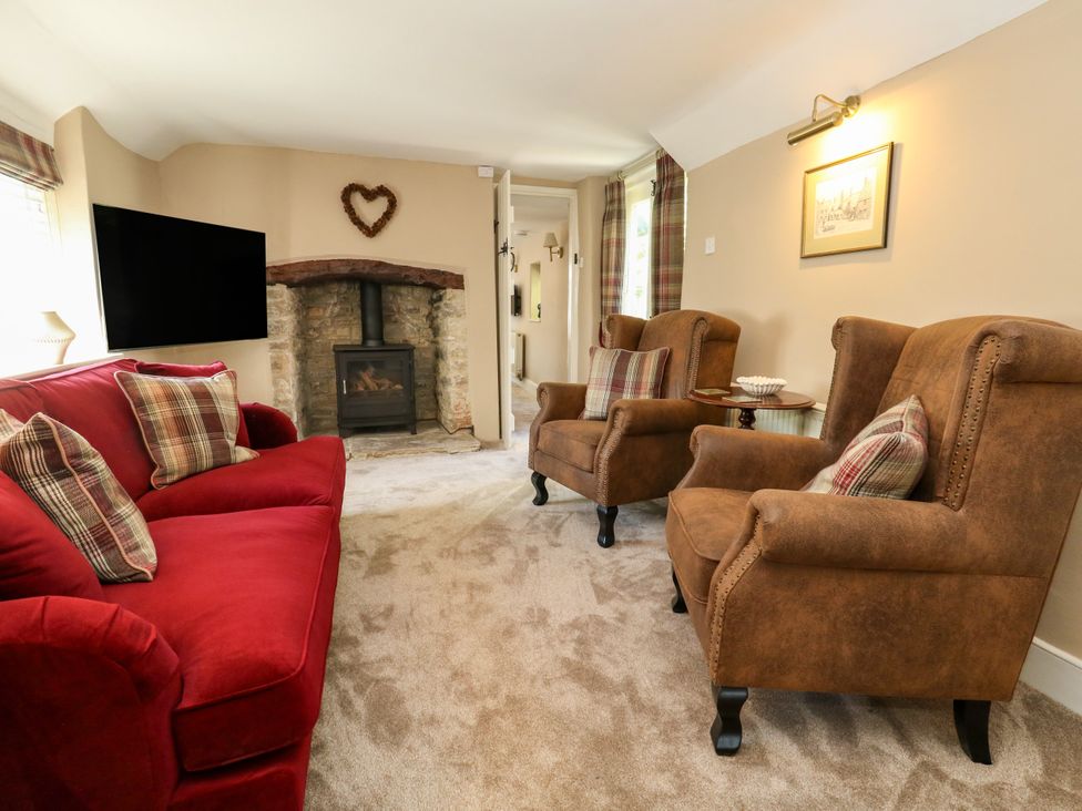 A living room with a sofa and armchairs at Little Wickers in Corfe Castle