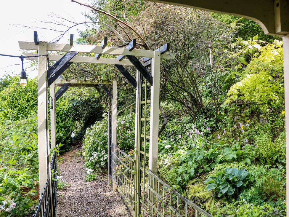 A garden pathway with an archway at Bargate Cottage in Hope Valley
