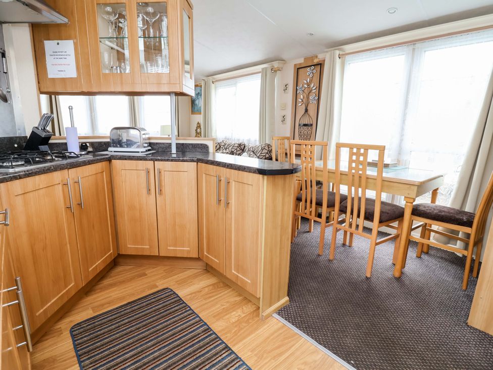 A kitchen with a dining area in Winchester - 478 Abergele