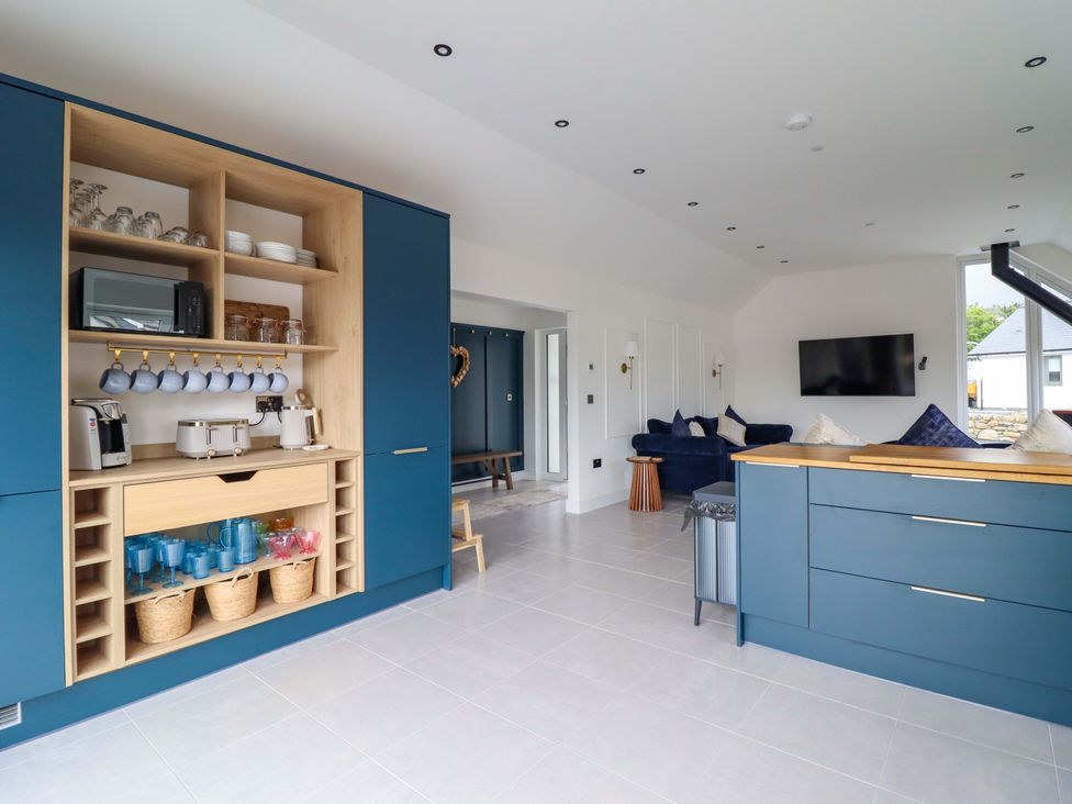 A kitchen with modern cabinets and appliances at Kingfisher