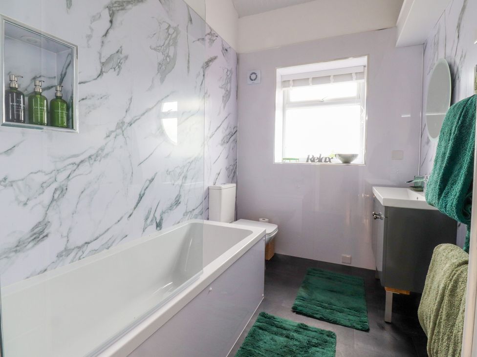 A bathroom with a bathtub, sink, and toilet at The View in Ilkley