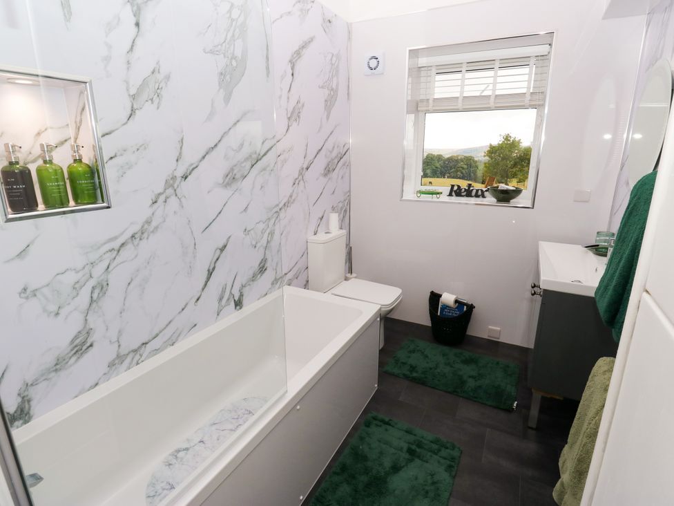 A bathroom with a bathtub, toilet, and sink at The View near Addingham