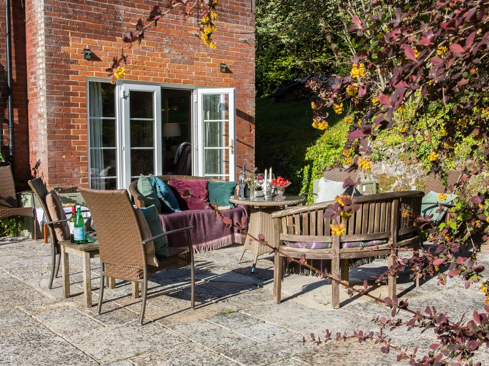 An outdoor seating area with chairs and tables at Whitebeams Pett Bottom near Stelling Minnis