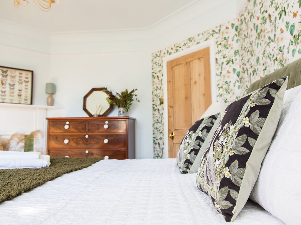 A bedroom with a bed and chest of drawers at Whitebeams in Pett Bottom near Stelling Minnis