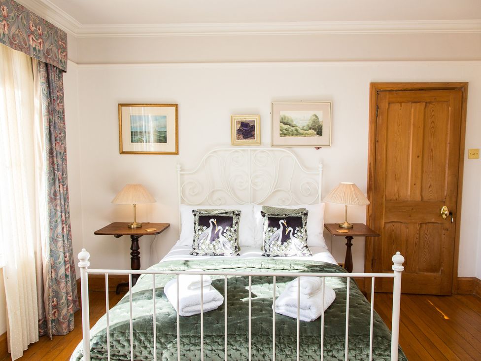 A bedroom with a bed and bedside table at Whitebeams in Pett Bottom near Stelling Minnis