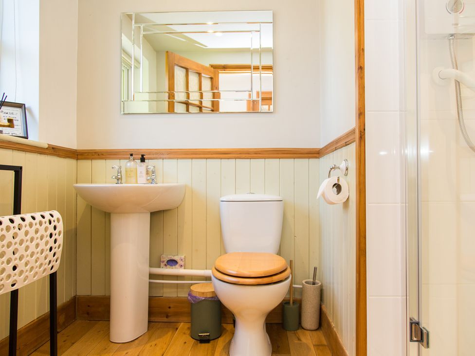 A bathroom with a sink and toilet at Whitebeams Pett Bottom near Stelling Minnis