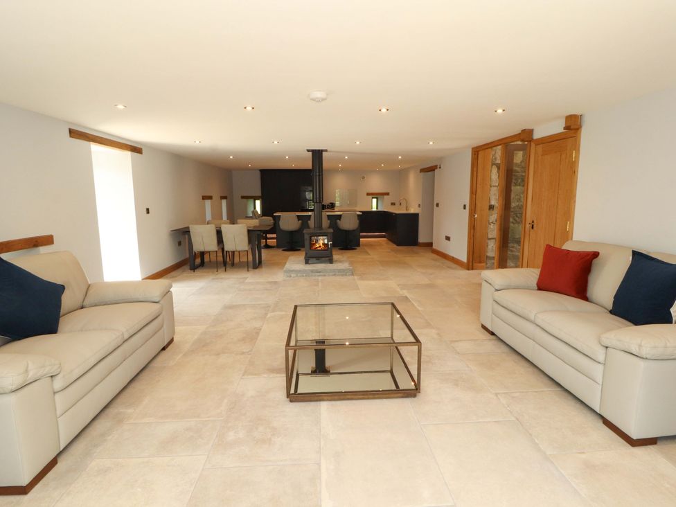 A living room with sofas and a coffee table at Dam House Barn in Lancaster