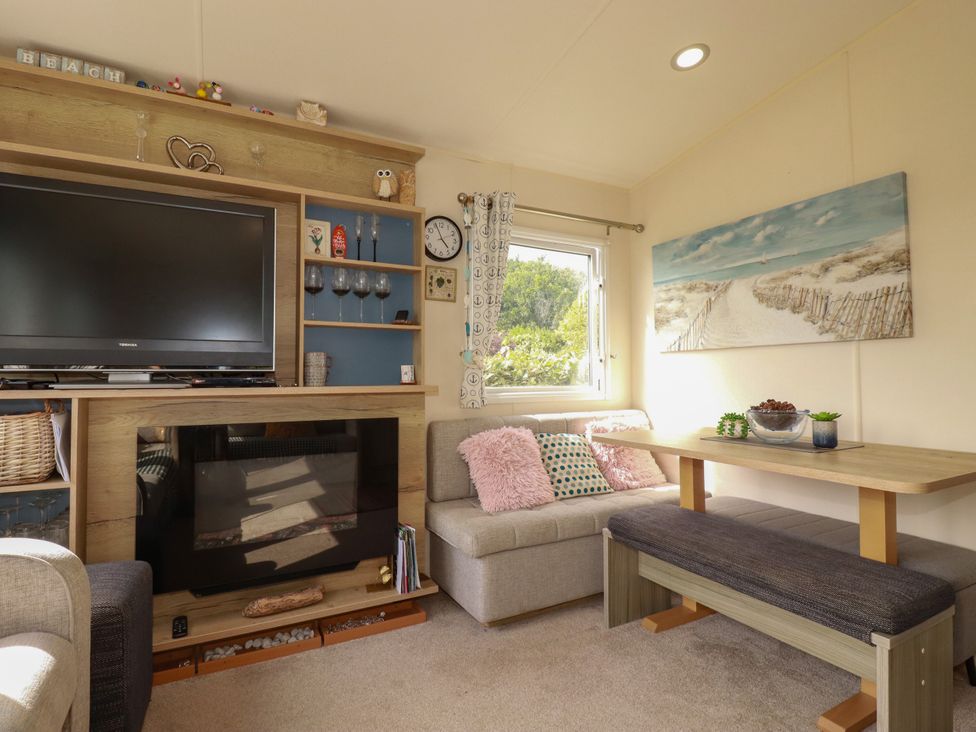 A living room with a television and a dining table at 5 Silverbow