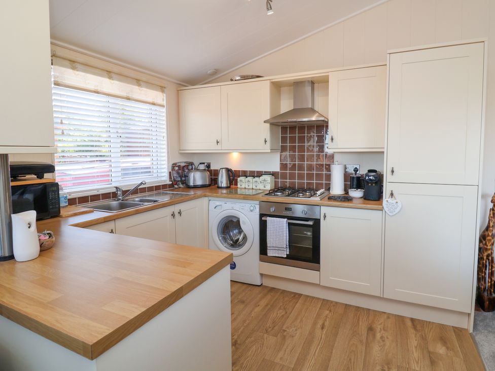 A kitchen with appliances and cabinets at Banksy near Mullacott Park Ilfracombe