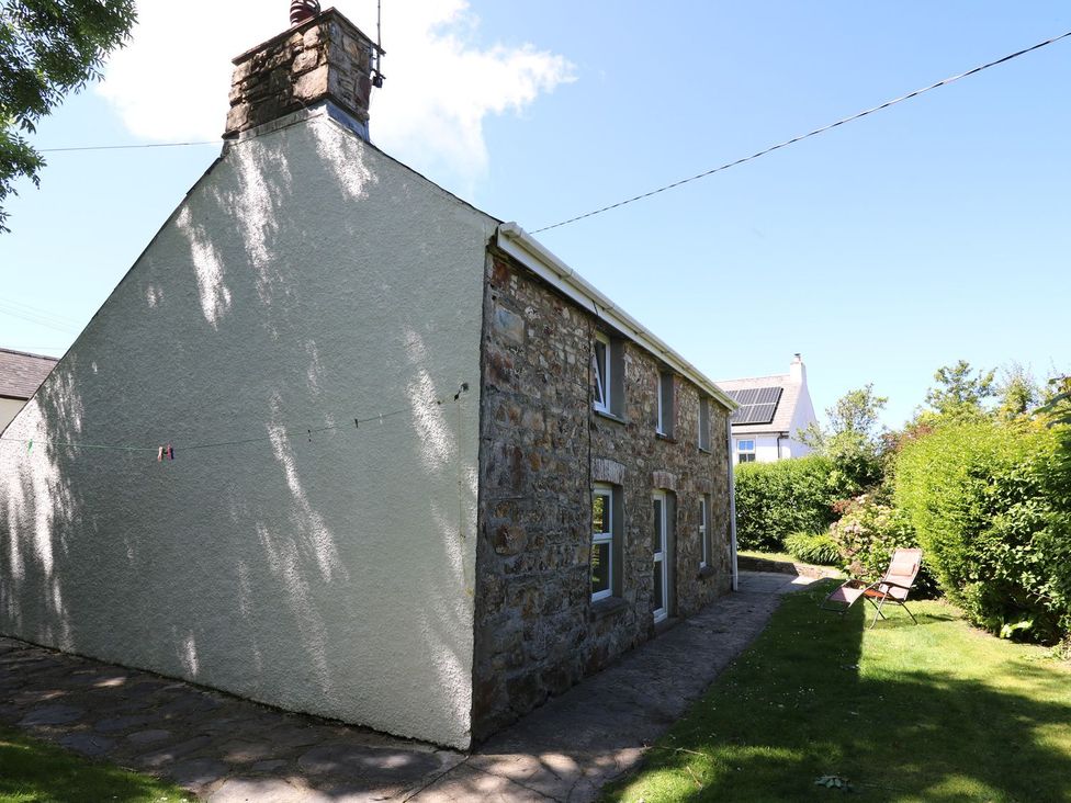 A house with a garden area at Tegfan Newport