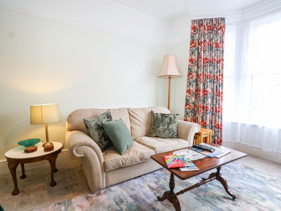 A living room with a sofa, lamp, and coffee table at Fernleigh in Margate