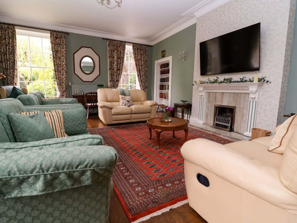 A living room with sofas and a coffee table at Parkfields House Stoke-on-Trent