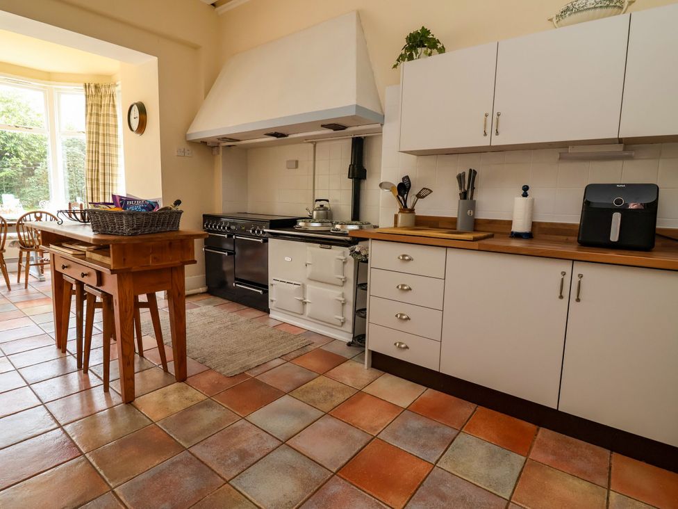 A kitchen with an oven and wooden countertop at Parkfields House in Stoke-on-Trent