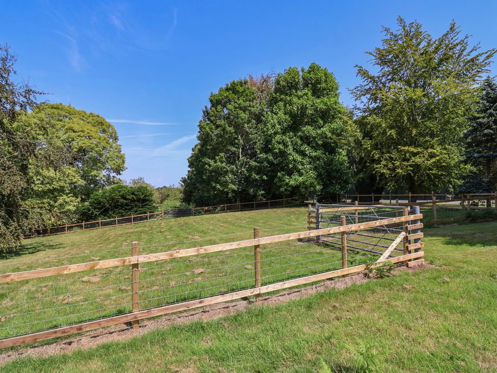An outdoor area with a fence and trees at Parkfields House Tittensor near Barlaston