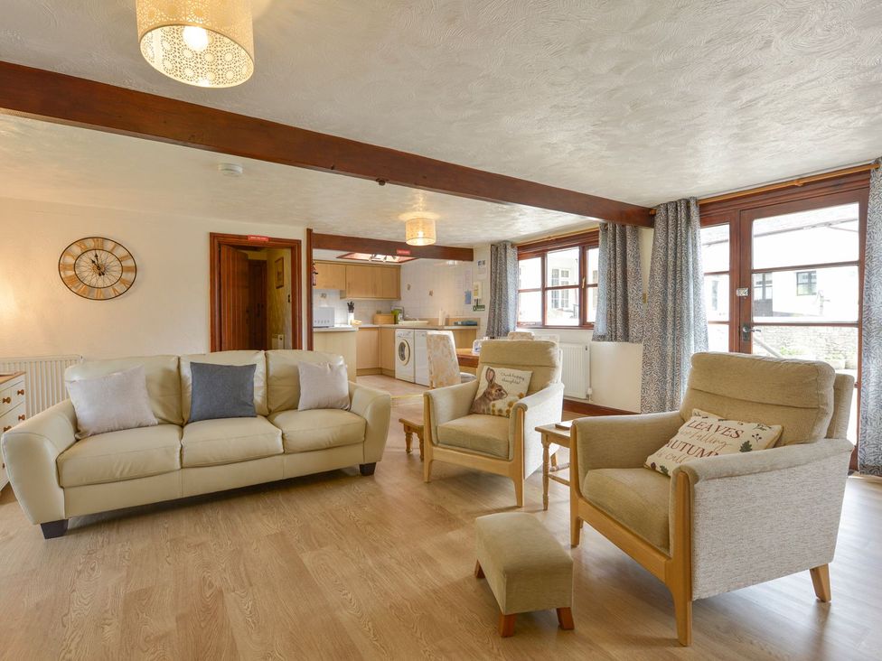 A living room with a sofa and armchairs at Pillhead Cart Linhay in Bideford