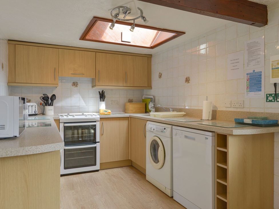 A kitchen with appliances and cabinets at Pillhead Cart Linhay in Bideford