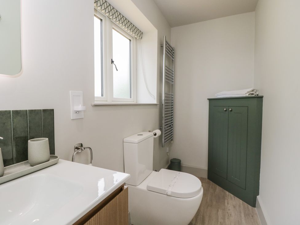 A bathroom with a toilet and sink at Foxglove in Stratton Audley near Bicester