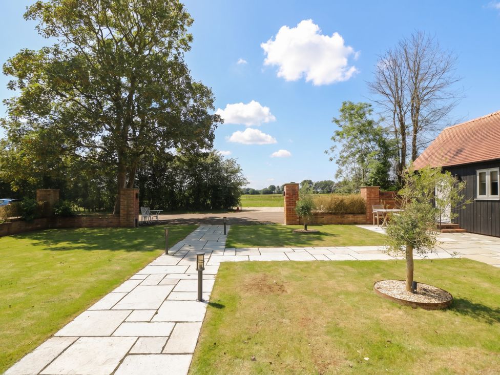 A garden with paving stones and trees at Foxglove in Stratton Audley near Bicester