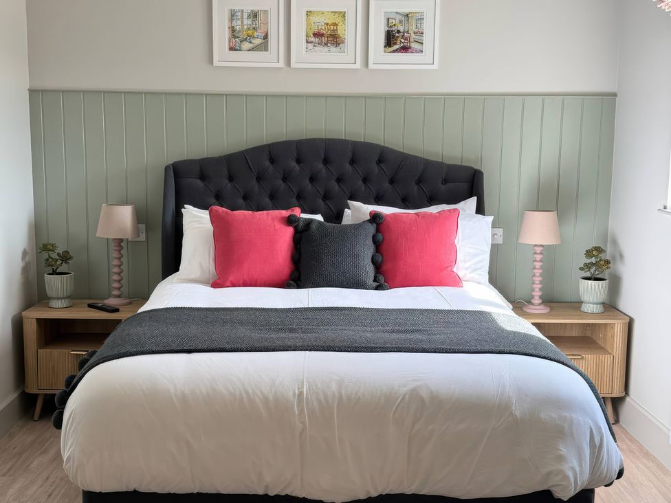 A bedroom with a bed and nightstands at Foxglove in Stratton Audley near Bicester