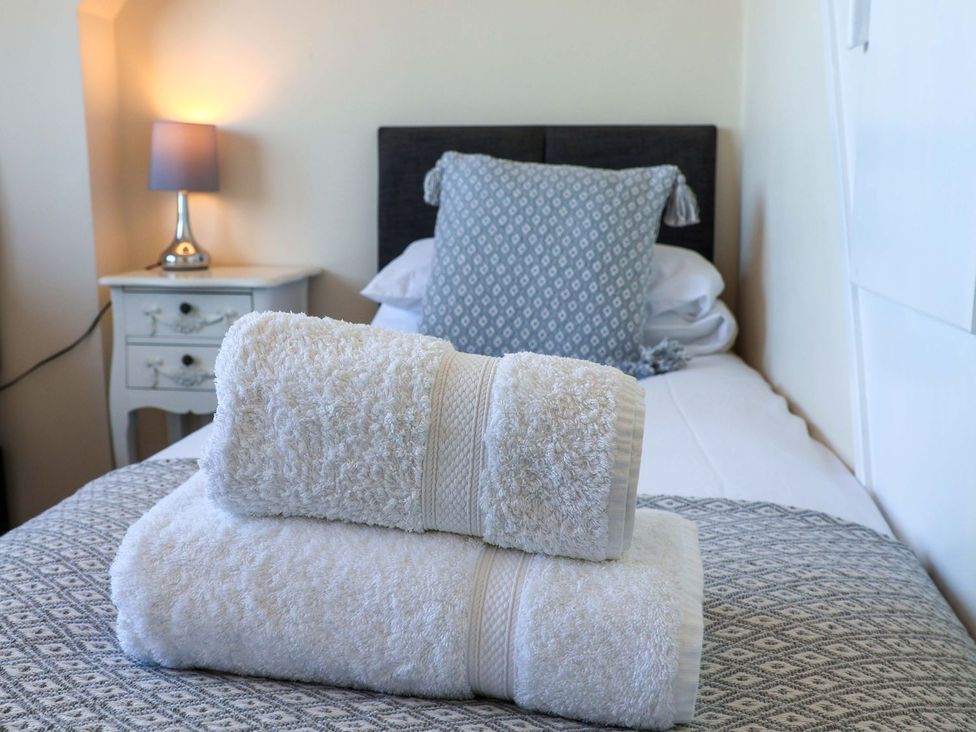 A bedroom with towels on the bed at Beachcrest in Whitby