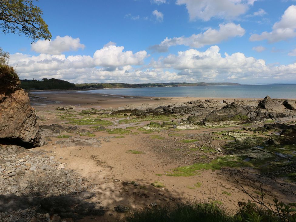 A beach with rocks and water at Sandpiper in Narberth