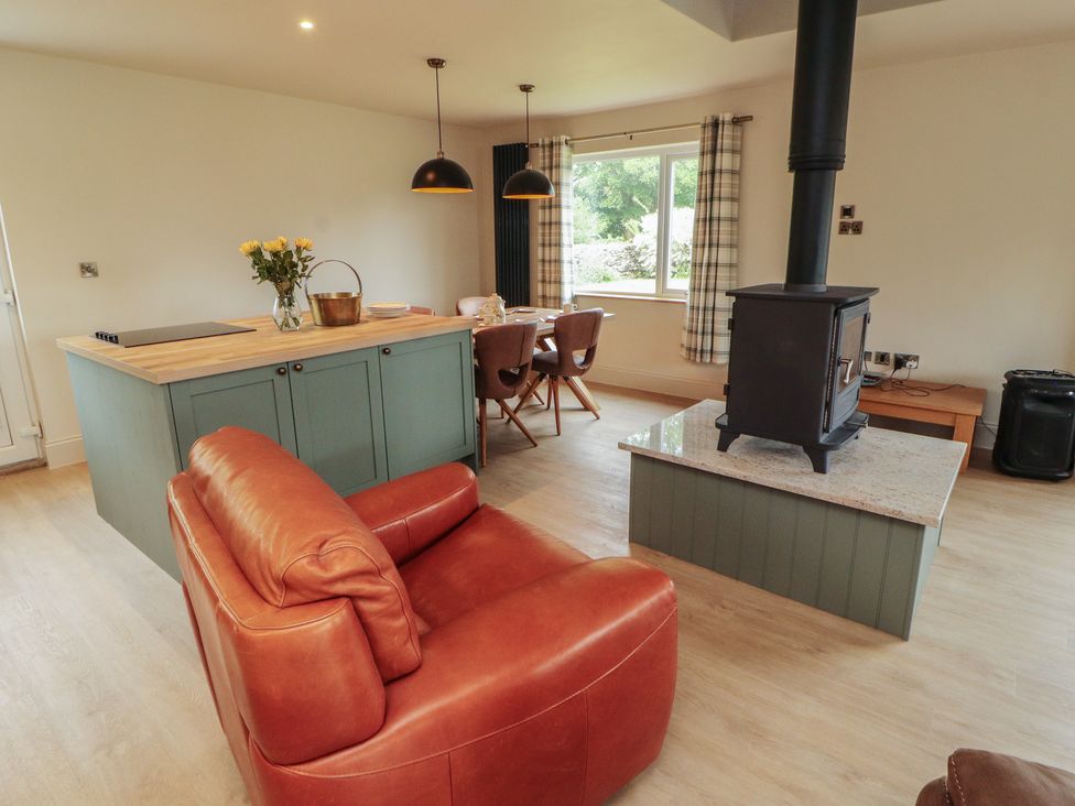 A living room with a kitchen island and dining area at Beckdale in Settle