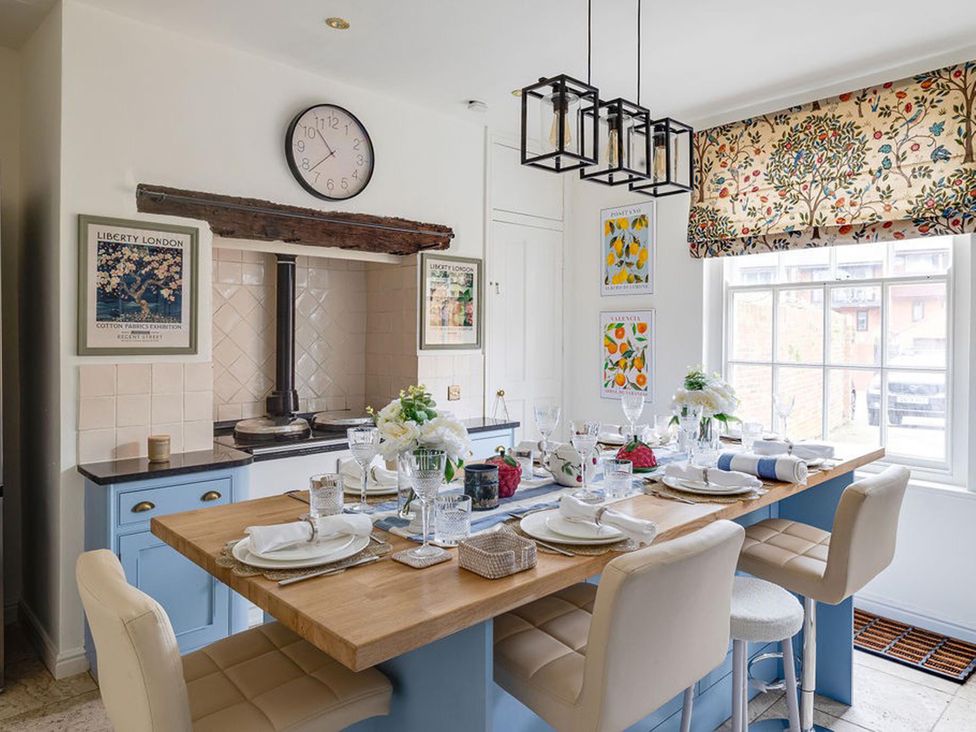 A kitchen with a dining table and chairs at Luxury Georgian Townhouse / sleeps 10 / parking