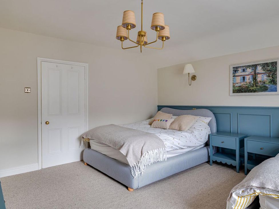 A bedroom with a bed and bedside tables at Luxury Georgian Townhouse / sleeps 10 / parking