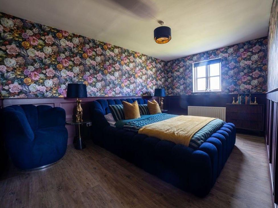 A bedroom with a bed and chair at Cottage, 3 Bed, Sleeps 7, Free Parking
