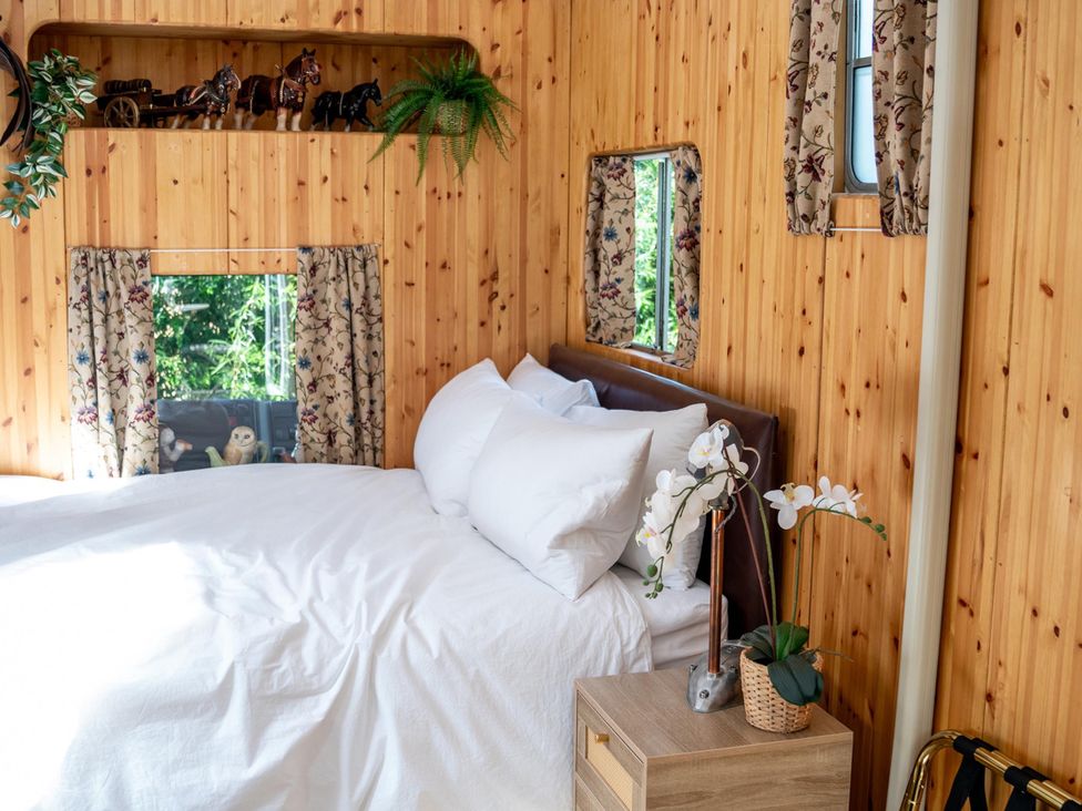 A bedroom with a bed and nightstand at 1 Bed -Private Garden -Hot Tub -Pets Ok - Gee Gee
