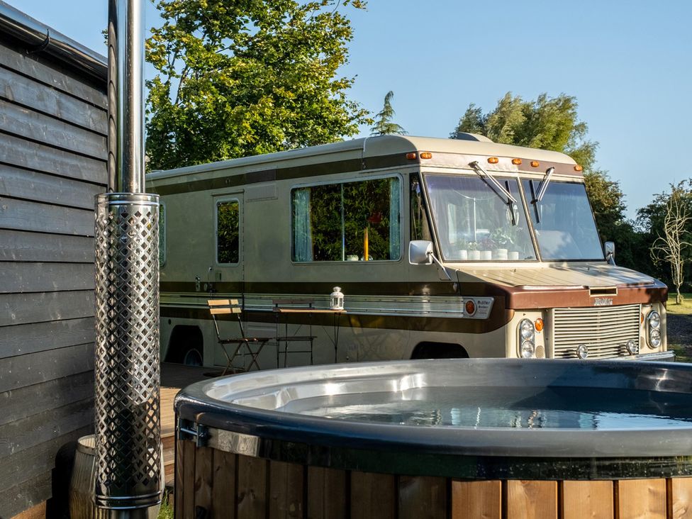 An outdoor area with a hot tub and RV at Sleeps 2 -Pets Welcome -Private Hot Tub -Alabama