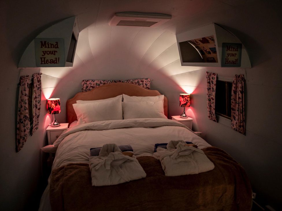 A bedroom with a bed and lamps at Sleeps 2 - Hot Tub - Pet Friendly - PeggySue
