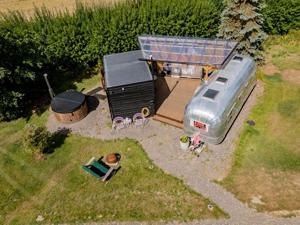 An outdoor area with a hot tub and an airstream at Sleeps 2 - Hot Tub - Pet Friendly - PeggySue