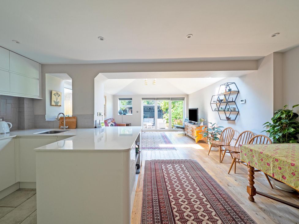 A kitchen and living area with a dining table and chairs at 3 Bed House - Sleeps 5 - Garden - Pets - Parking 