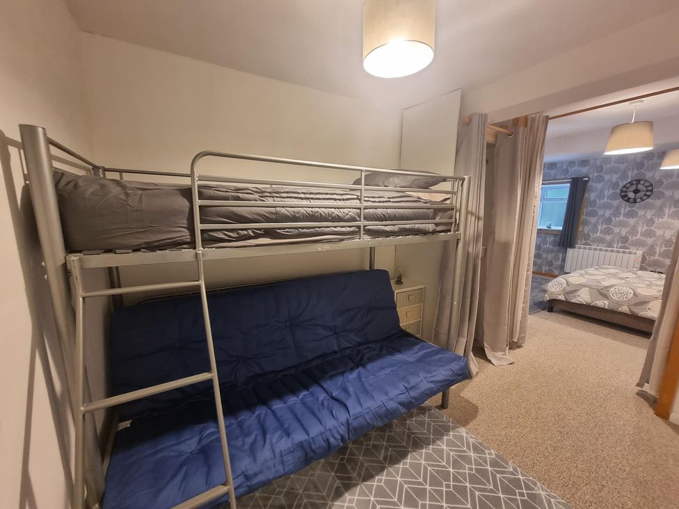 A bunk bed and futon sofa in a bedroom at the property