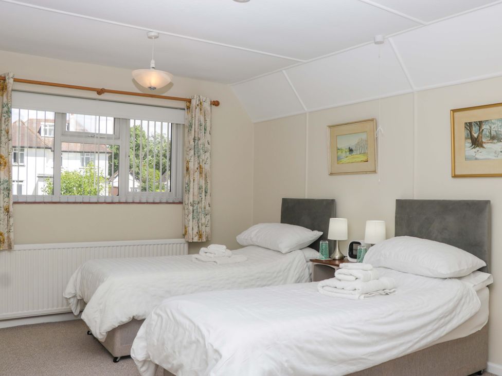 A bedroom with twin beds and a window at Halsdon Avenue in Exmouth
