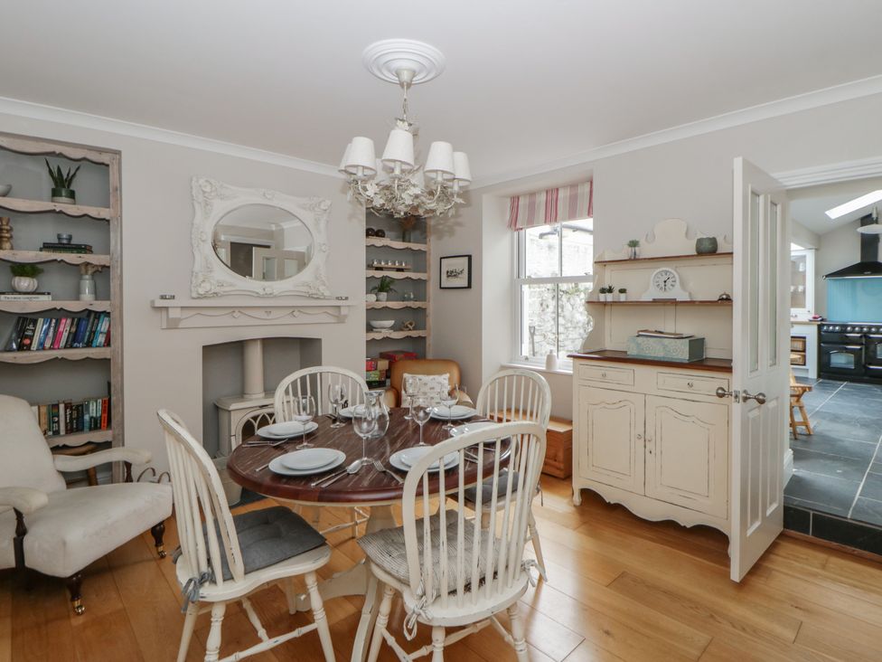A dining room with a table and chairs at Arosfa in New Quay