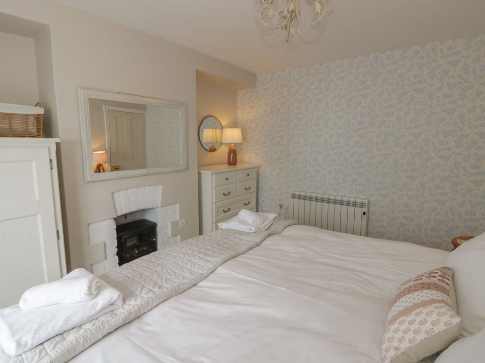 A bedroom with a bed and furniture at Arosfa New Quay