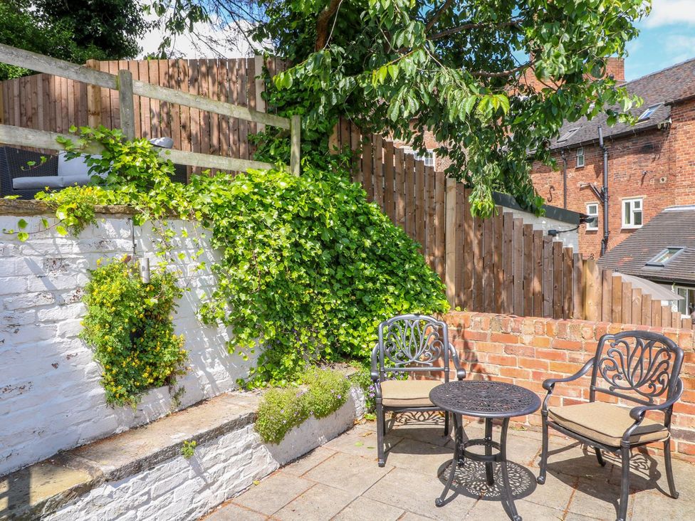 A garden area with chairs and a table at Lion House Ashbourne